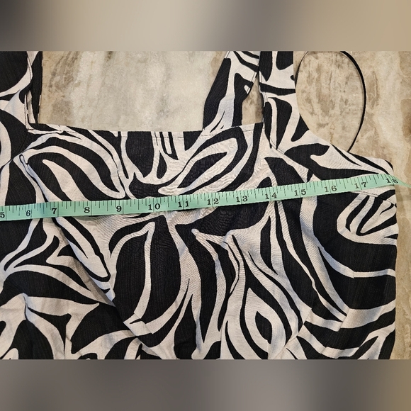 Rachel Zoe 2 Piece Zebra Leaf Print Crop Top And skirt Set Large! - Picture 10 of 11